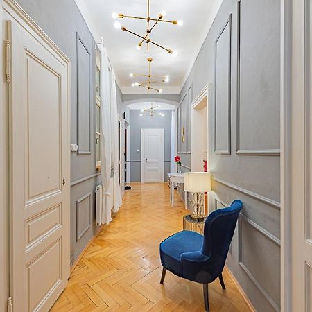 Colorful Wenceslas Square Apartment Прага Экстерьер фото