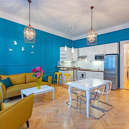 Colorful Wenceslas Square Apartment Прага Экстерьер фото