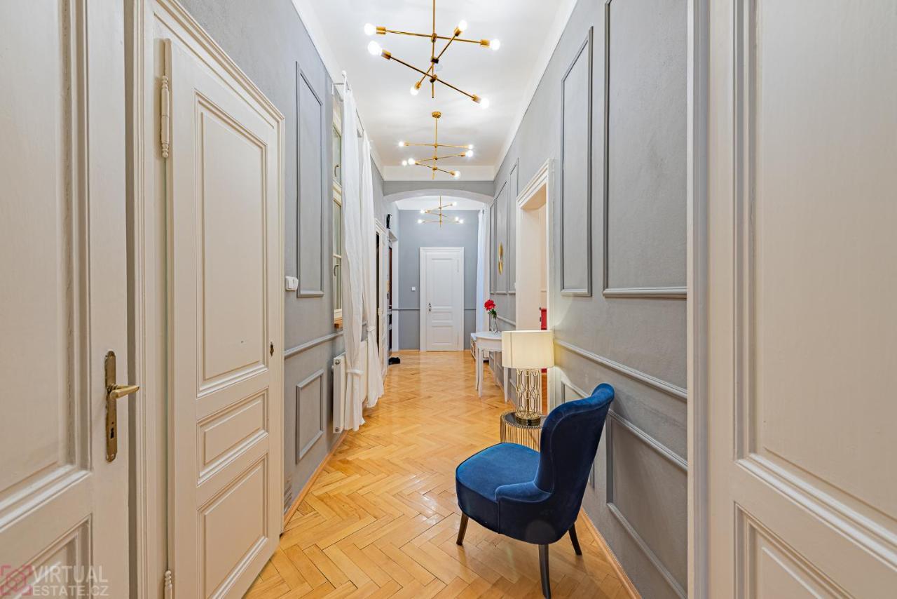 Colorful Wenceslas Square Apartment Прага Экстерьер фото