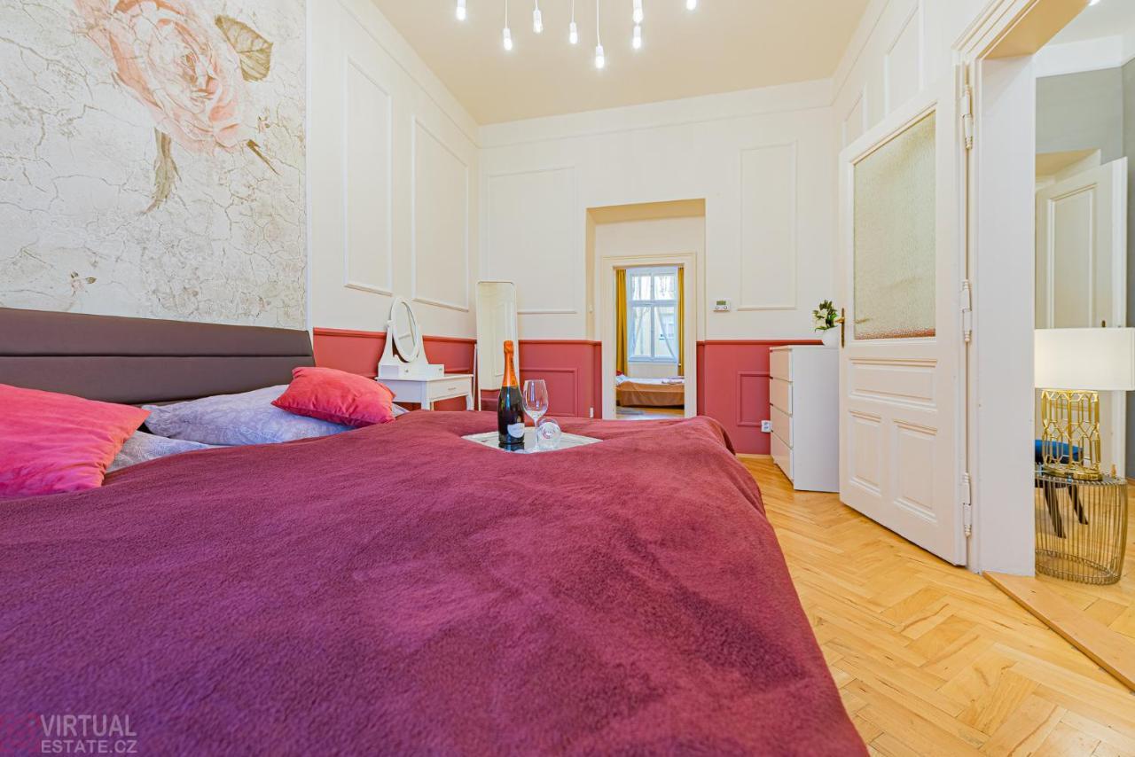 Colorful Wenceslas Square Apartment Прага Экстерьер фото