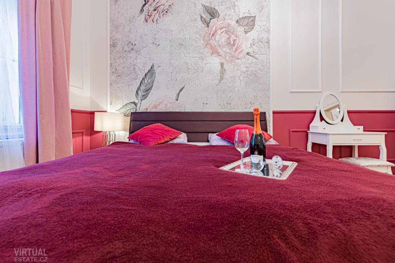 Colorful Wenceslas Square Apartment Прага Экстерьер фото